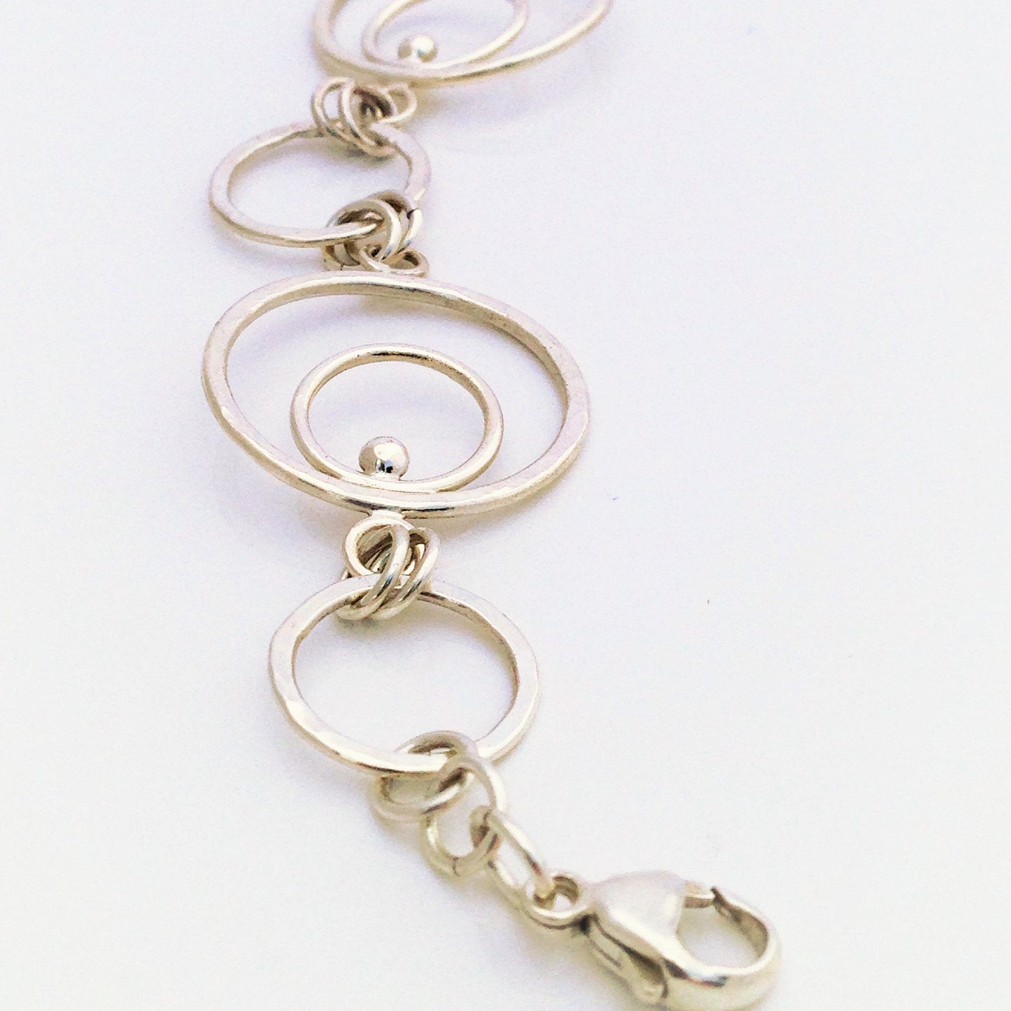 Circle link bracelet
